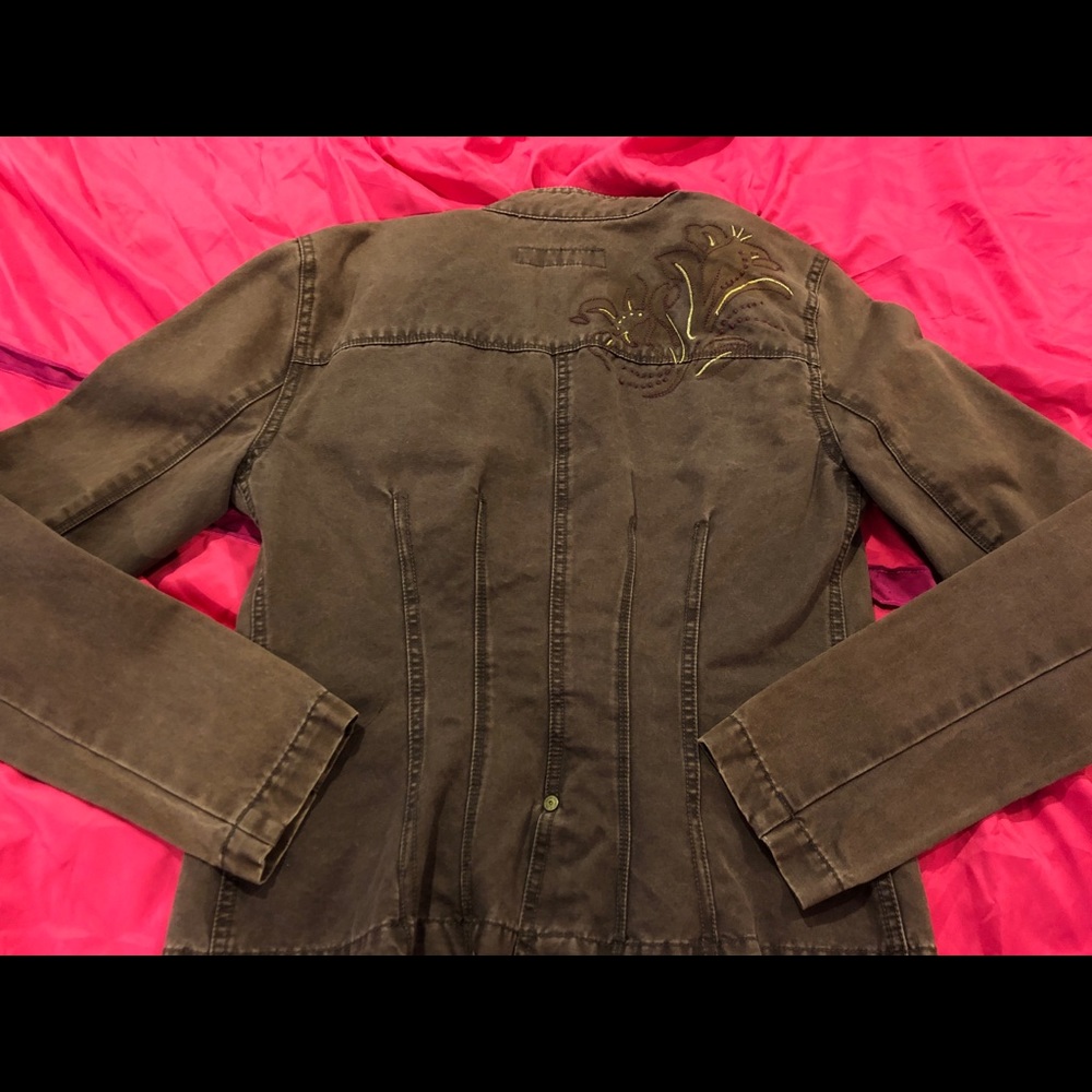 Blazer - Picture 3 of 8